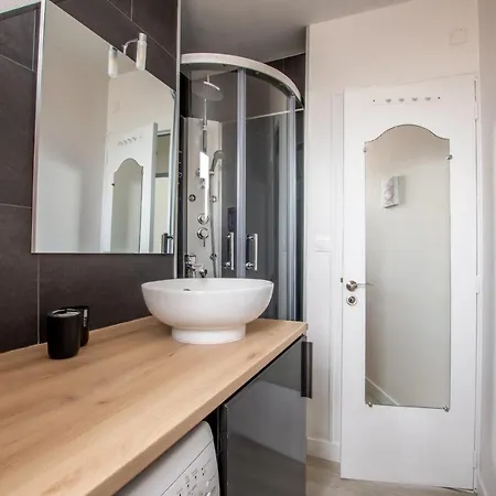 50m De La - Pour 4 - Balcon *