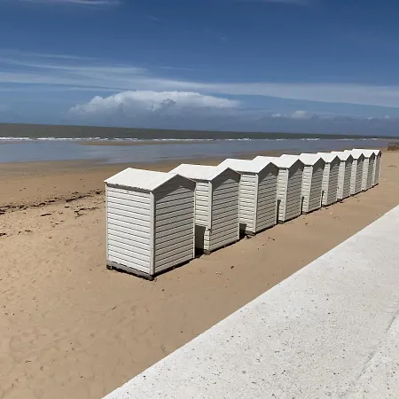 50m De La - Pour 4 - Balcon Apartman