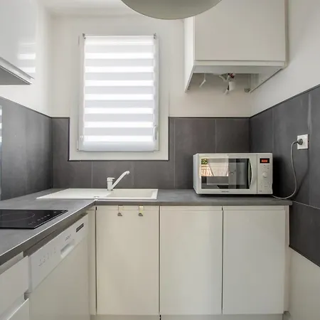 50m De La - Pour 4 - Balcon Apartman